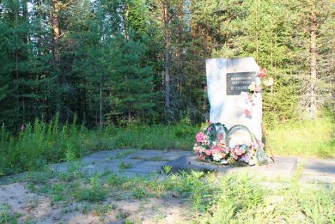 Фотография 2013 года. Источник: http://wikimapia.org/14240069/ru/Памятник-Невинным-жертвам-Ягринлага